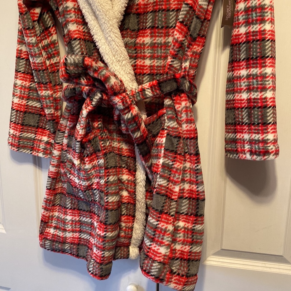 Women's Short Hooded Fuzzy Robe - Picture 2 of 6